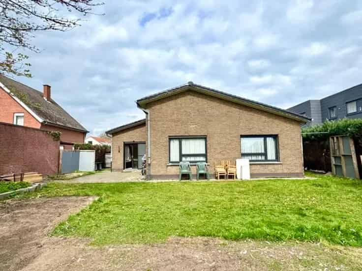 Bungalow Te Koop: Ruime woning met 3 slaapkamers en tuin
