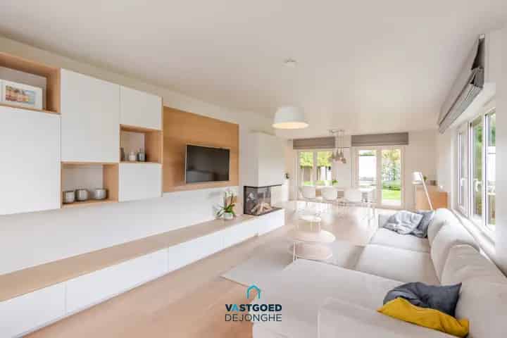 Huis te koop De Pinte: Ruime gerenoveerde halfopen bebouwing