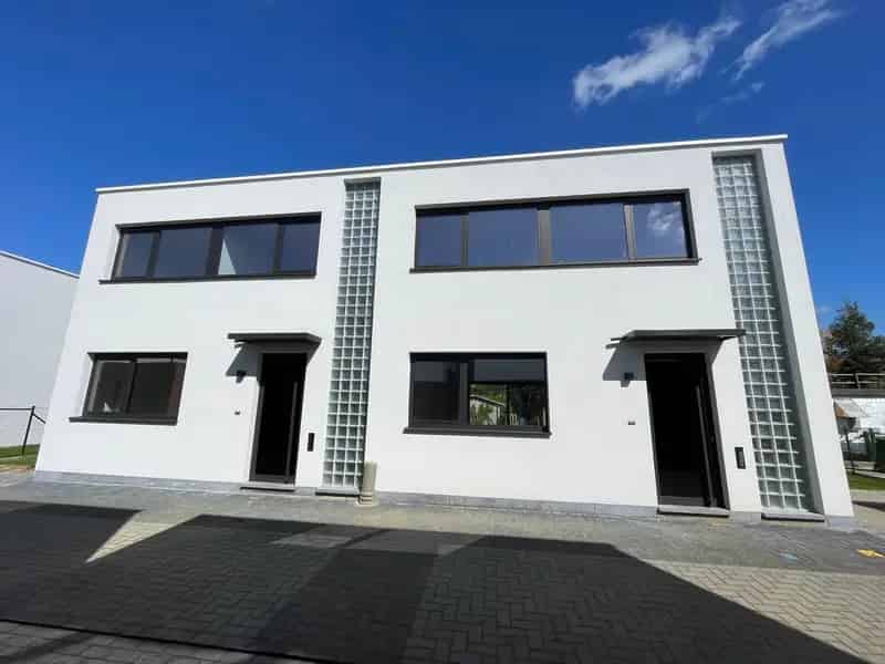 Nieuwbouwwoning 3 slaapkamers tuin terras
