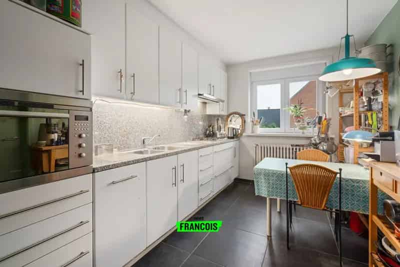 Hoekappartement met groot terras en garage te koop Waregem