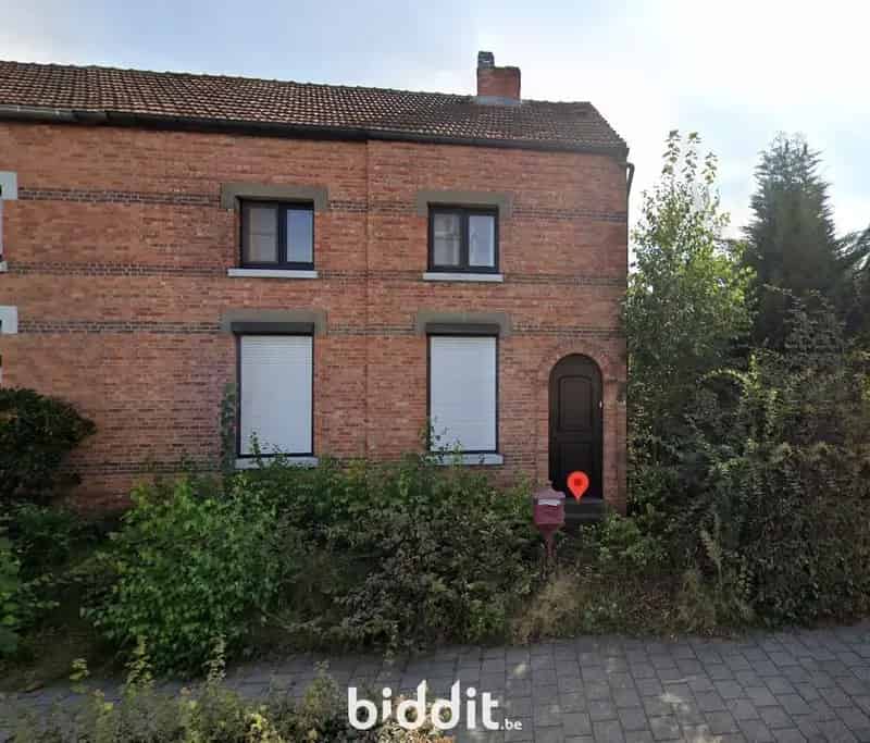 TE RENOVEREN GEZINSWONING RUIM PERCEEL