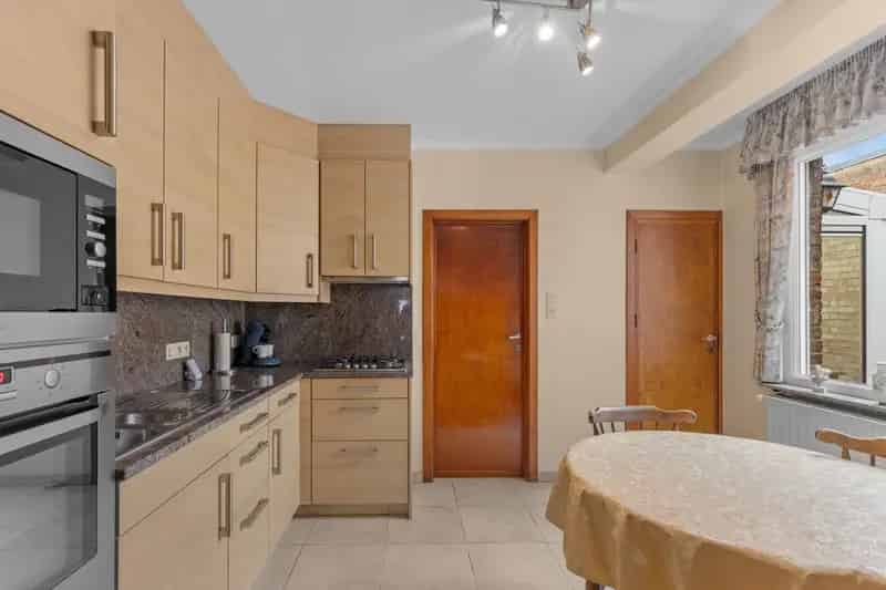 Karaktervolle 4 Slaapkamers Woning Met Doorgang