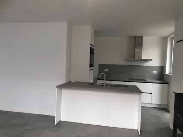 Huis te huur 3 slaapkamers dubbele garage gerenoveerd