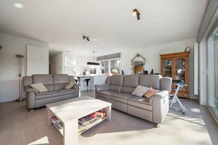 Appartement te koop Schilde: Lichtrijk appartement met zuidterras