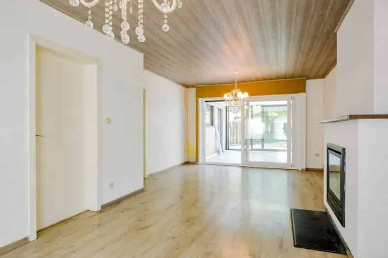 Ruime Halfopen Woning 3 Slaapkamers Mooie Tuin