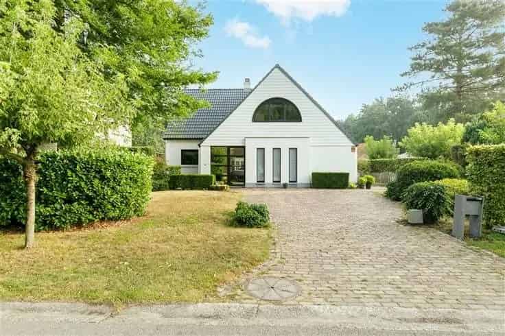 Villa te koop: 3 slaapkamers, garage, tuin, rustige wijk