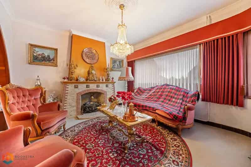 Op te frissen woning 3 slaapkamers 1618m²