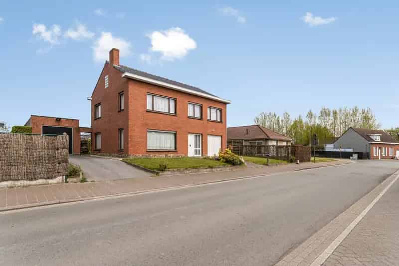 Renovatieproject Handzame 4 slaapkamers grote tuin 2 garages