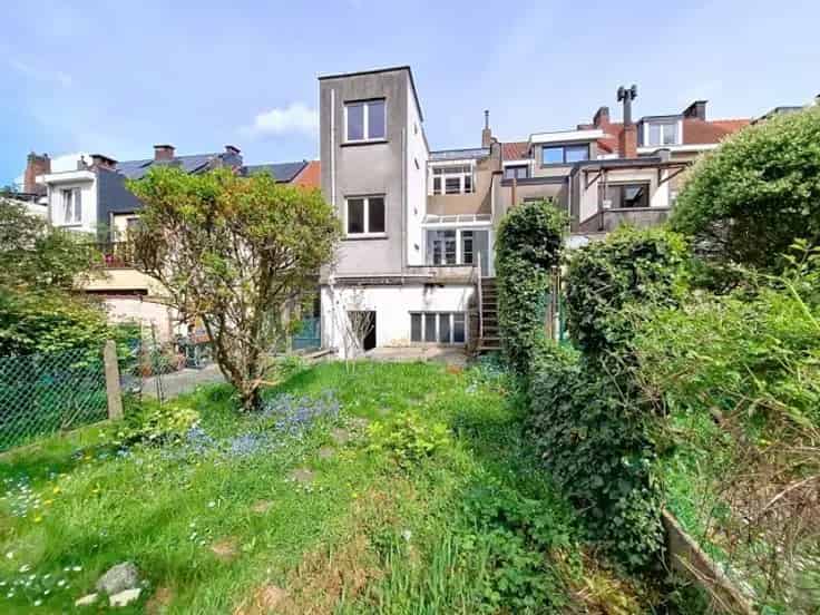 Huis Te Koop:  Gezinswoning nabij Zoniënwoud met Grote Garage en Tuin