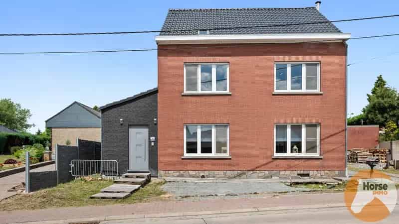 Huis te koop Moerbeke: Instapklare woning met weide en stallen