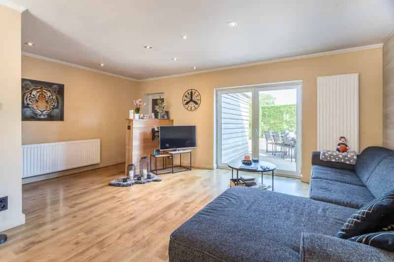 Huis te koop Moen: Instapklare woning nabij autostrade