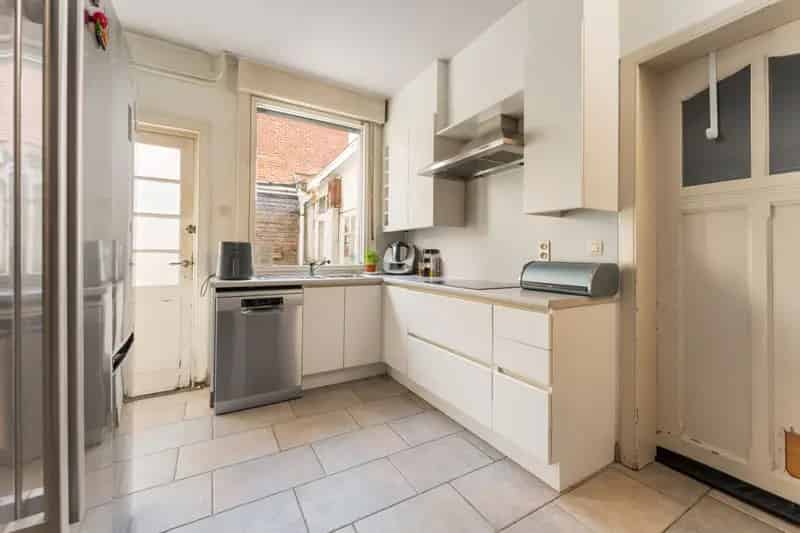 Woning met Praktijkruimte Werkplaats en Appartement