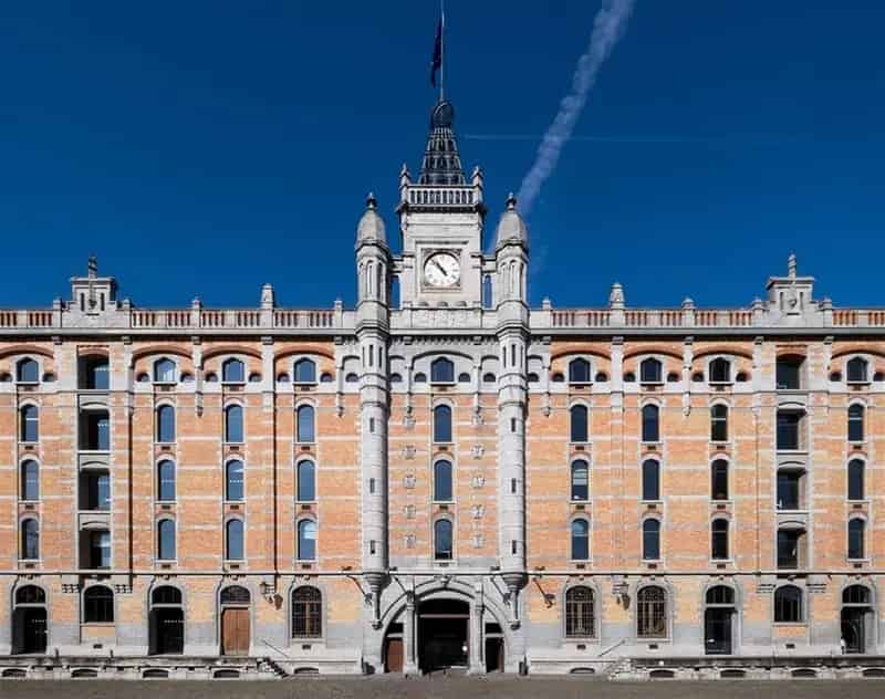 ROYAL DEPOT - TOUR & TAXIS 390m²