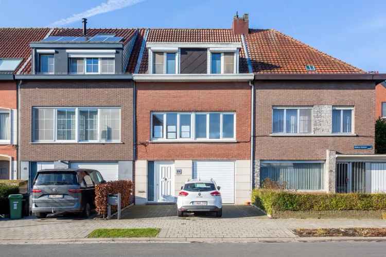 Huis te koop in Mortsel met ruime tuin en vier slaapkamers