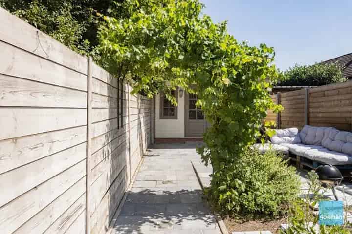 Huis te koop in Hamme: gerenoveerd met tuin en tuinhuis