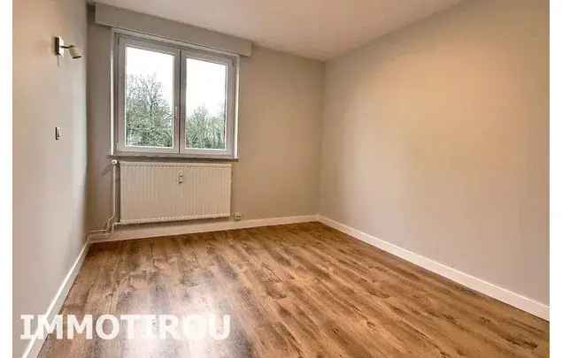 Huur 1 slaapkamer appartement van 90 m² in Charleroi