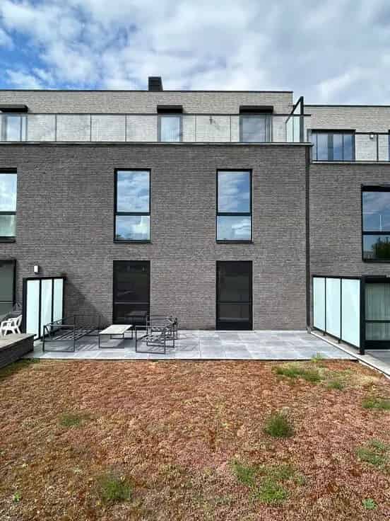 Appartement Te Koop: Instapklaar gelijkvloers appartement 93m²