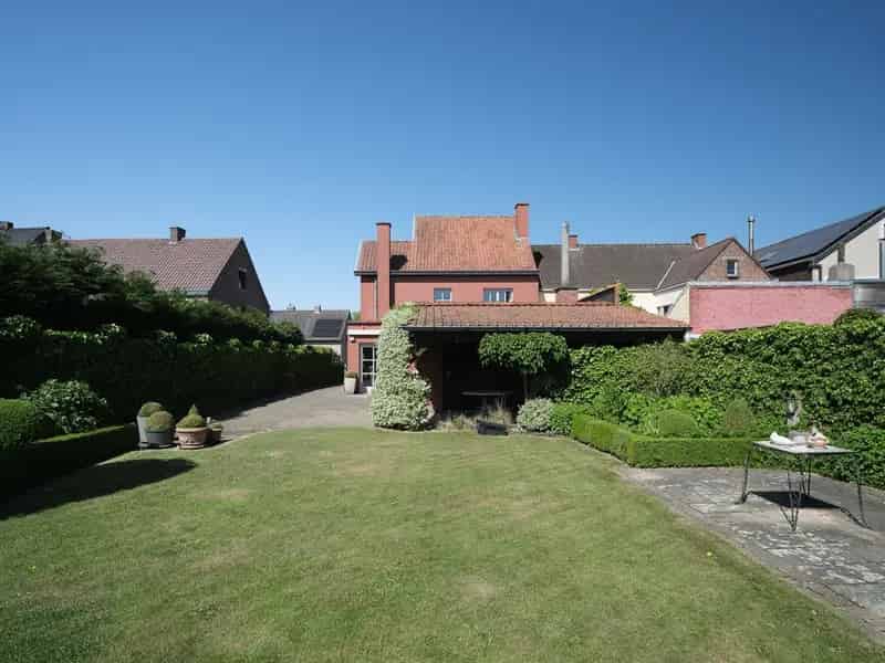 Op te frissen woning nabij Merelbeke