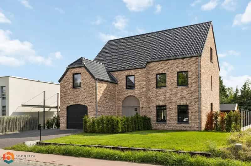 Exclusieve villa (2024) met 5 slpkrs op mooi perceel