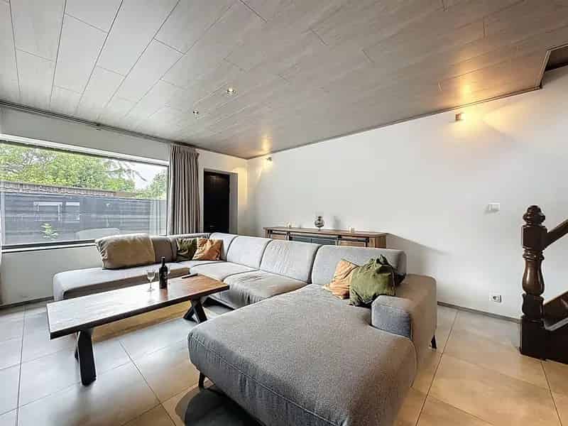 Gezinswoning 2 slaapkamers ruim magazijn toplocatie