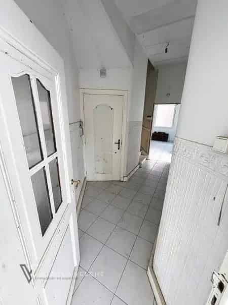 Handelspand met Duplex Appartement te Renoveren