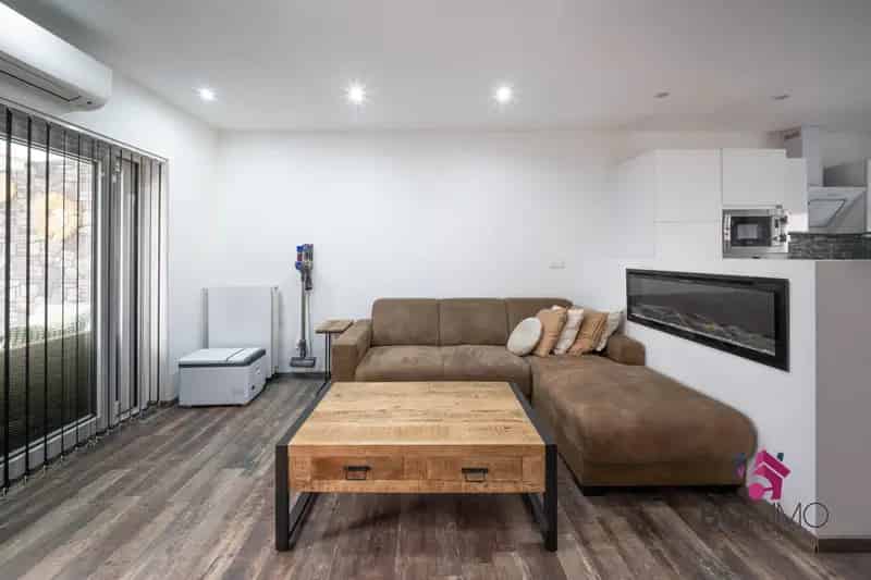 Gerenoveerde rijwoning op gunstige locatie