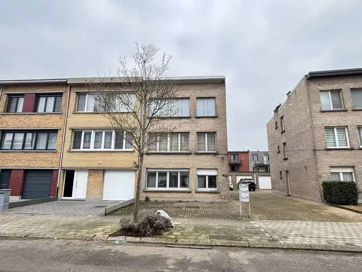 Opbrengsteigendom Merksem 3 Appartementen 4 Garageboxen