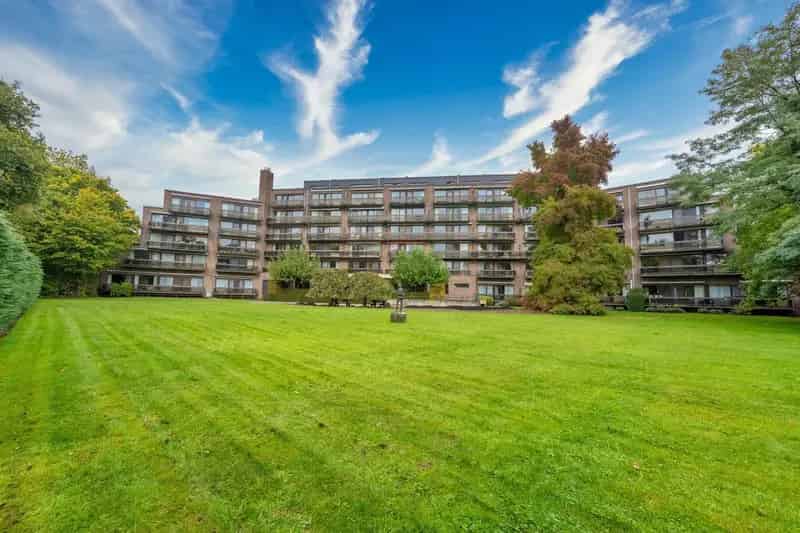 Serviceflat met terras te Kapellen
