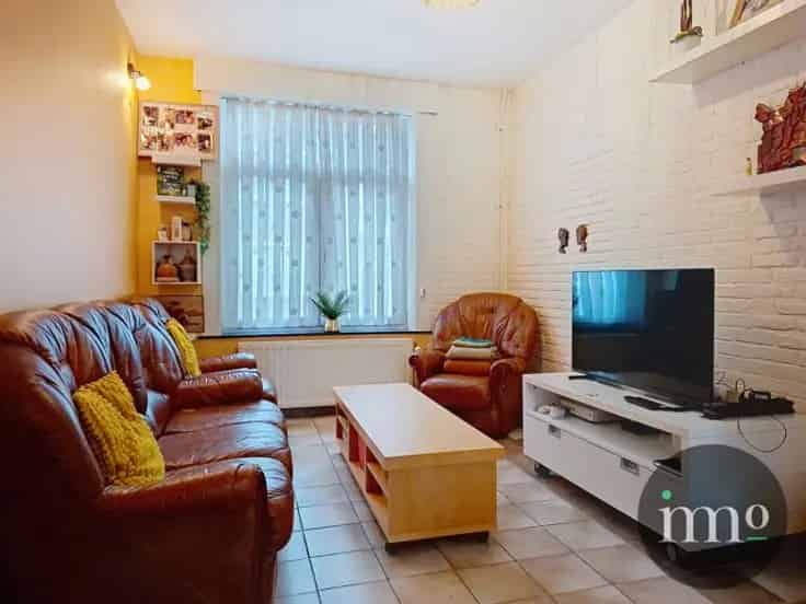 Huis te Koop Anderlecht: 4 Slaapkamers, Nabij Shopping Center
