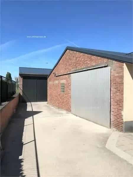 Magazijn te huur Zepperen 220m²