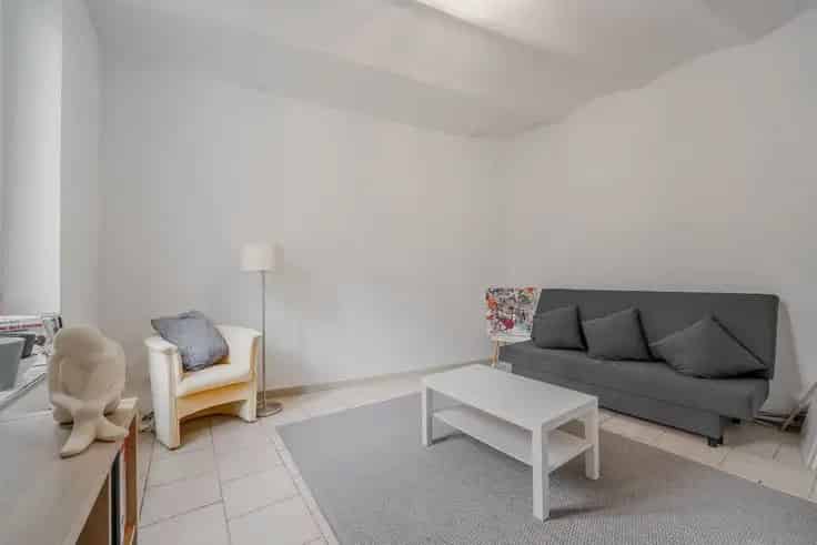 Studio te renoveren Nabij Openbaar Vervoer