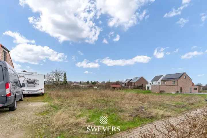 Zeer rustig gelegen en zonovergoten bouwgrond van 6a 64ca (W) vlakbij hartje Tongeren