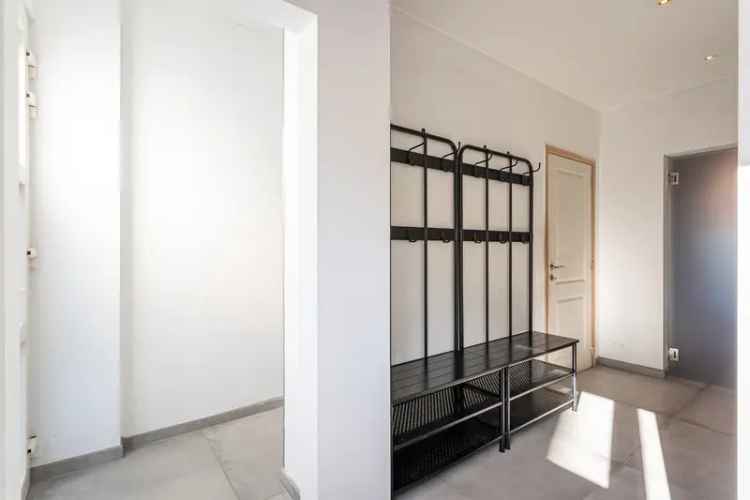 Instapklare woning 4 slaapkamers tuin Buizingen