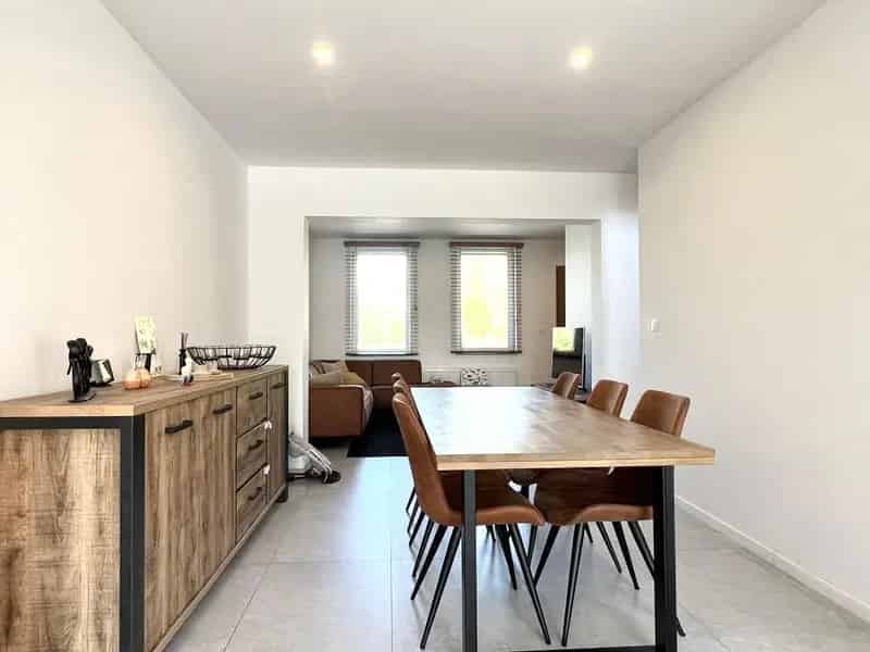 Huis te huur: 3 slaapkamers, 2 badkamers, zonnepanelen