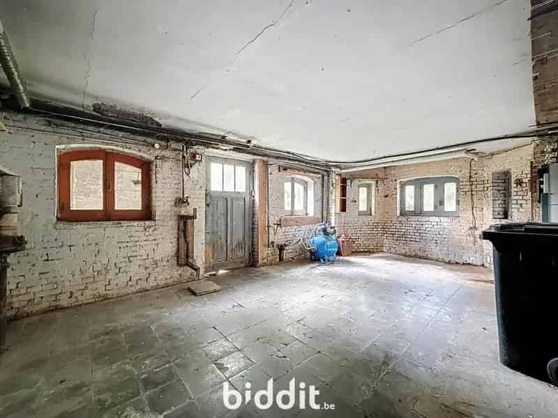 Karaktervolle Villa met 16 Garageboxen Gentse Stadsrand