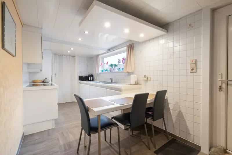 Ruime woning met 4 slaapkamers te koop in Deerlijk