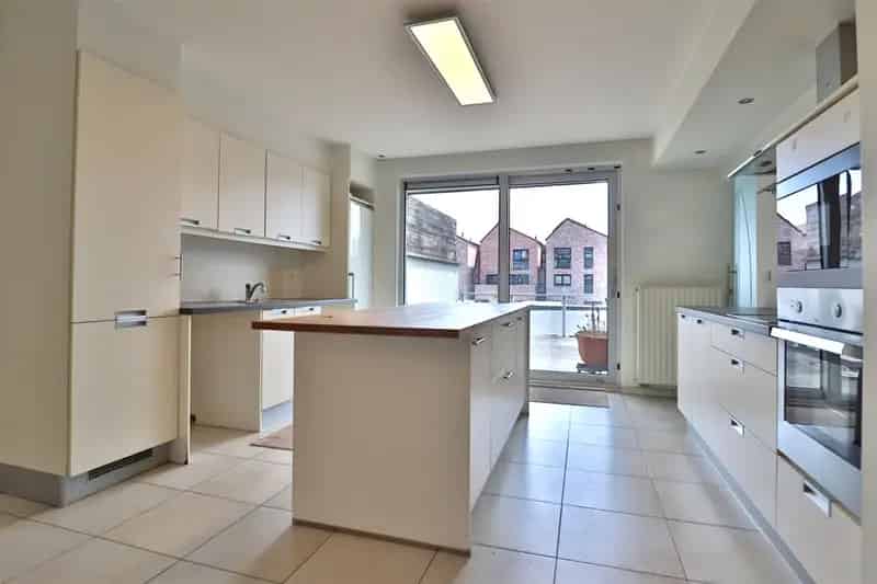 Appartement te koop: Lichtrijk appartement met ruim terras