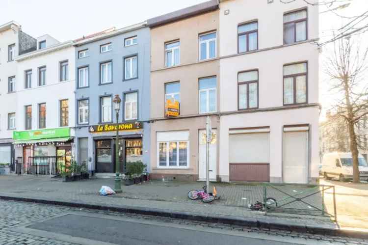 Te koop ruime woning met 4 slaapkamers in goede locatie