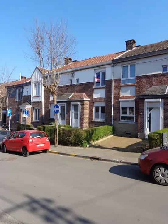 Huis Te Koop Nabij Scholen En Winkels