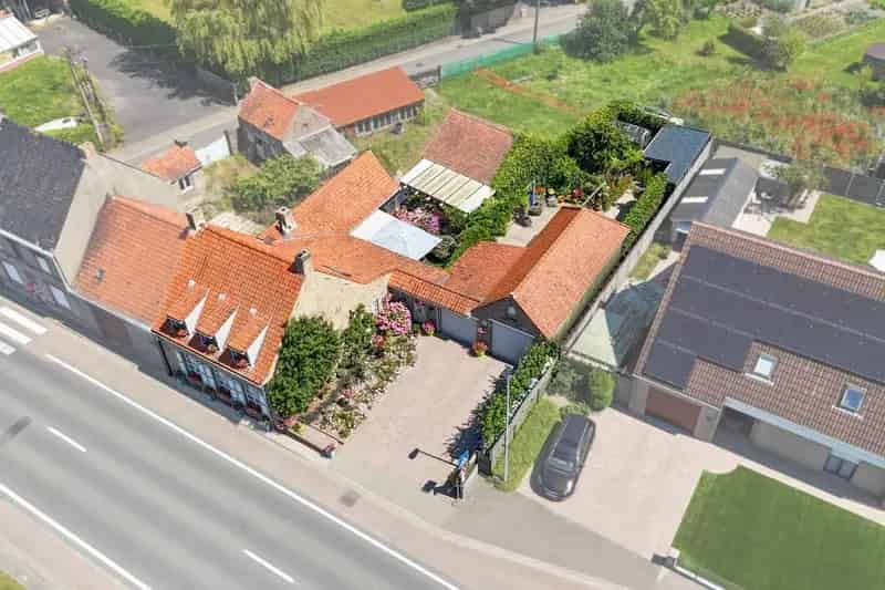 Ruime woning 3 slaapkamers met loods garage