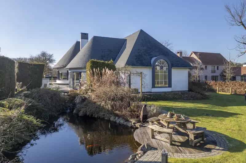 Huis te koop Berlare: unieke villa met binnenzwembad