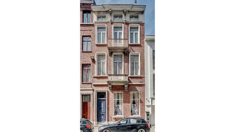 Ruime herenwoning met praktijkruimte mogelijkheid