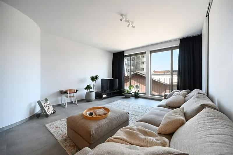 Appartement te huur Montevideowijk 94m2 2 slaapkamers terras parking