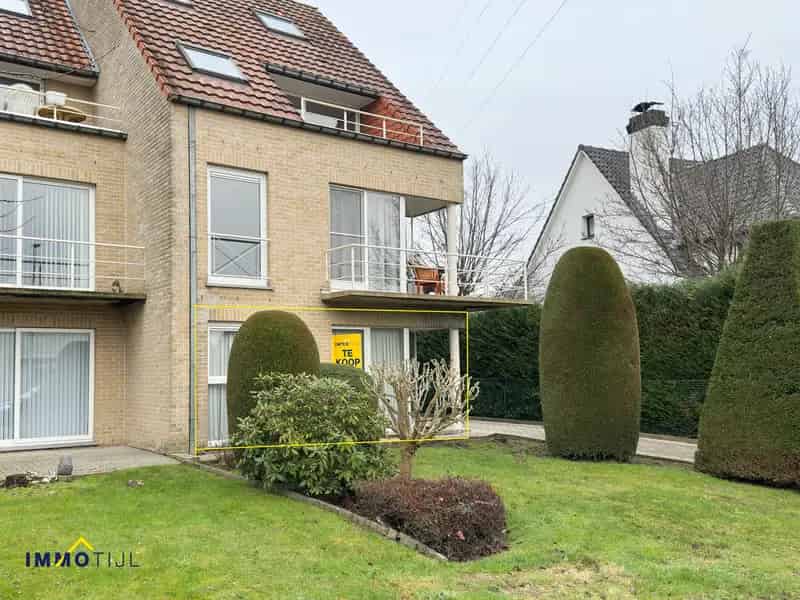Appartement te koop Erembodegem: Ruim gelijkvloers met tuin en garages
