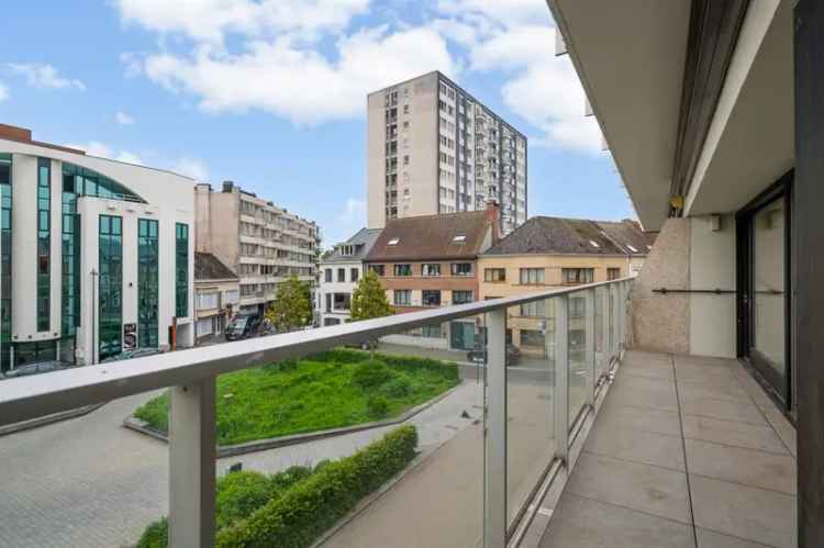 Lichtrijk appartement met drie slaapkamers en twee terrassen