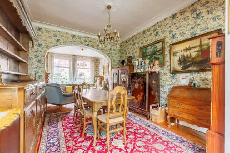 Huis Te Koop Sint-Kruis 4 Slaapkamers Garage Renovatieproject