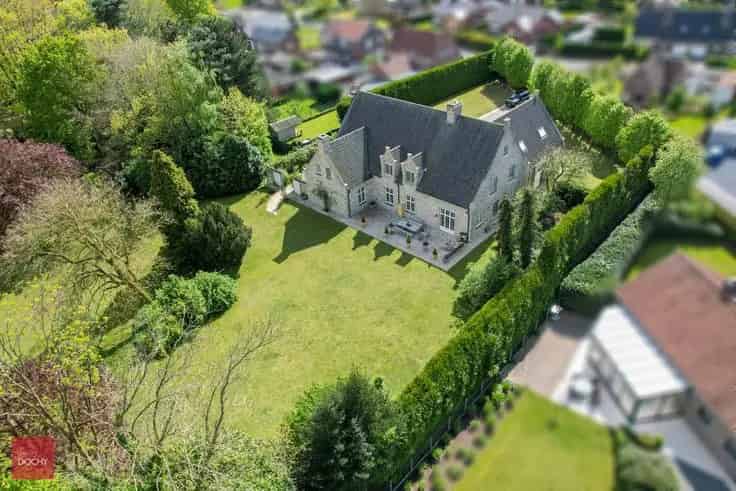 Ruime Villa Te Koop 6 Slaapkamers Grote Tuin