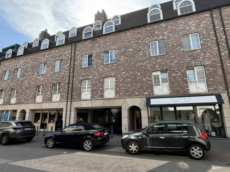 Appartement te koop Waregem: Ruim 2 slaapkamers, terras en parking