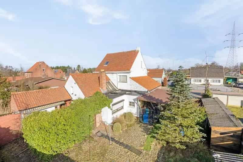 Te renoveren woning handelspand 4 slaapkamers 8 are