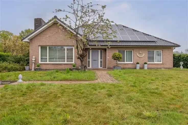 Villa te koop: 3 slaapkamers, zwembad, nabij bos en centrum